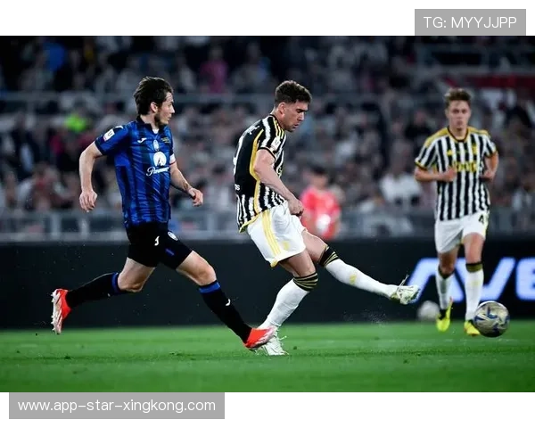 尤文中场精确长传打开禁区